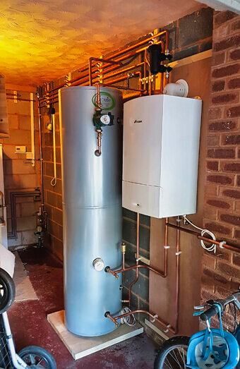 https://plumberinglewood.com.au/uploads/2025/06/hot-water-684599.jpg